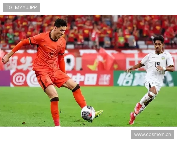 中国男足亚预赛逆转取胜全场鏖战九十分钟展现坚韧拼搏精神
