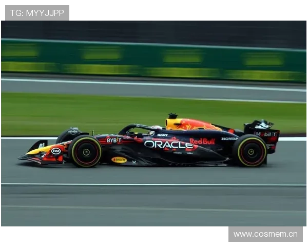 F1赛季激战正酣 梅赛德斯与红牛争锋新局面引爆赛场热情