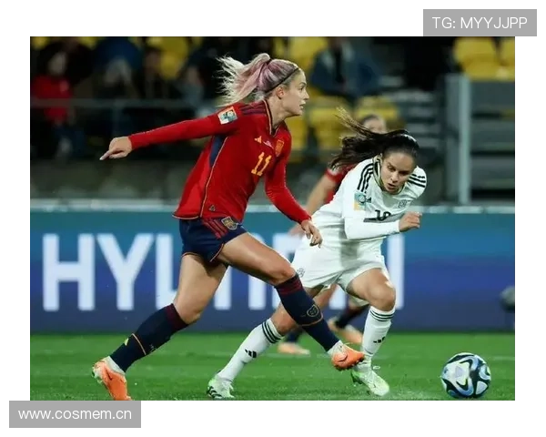 《世界杯预选赛激战正酣 各队争夺名额战火升级 球迷热情高涨》