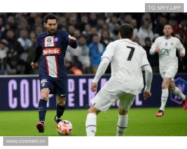 梅西转会风波再起 巴黎圣日耳曼与巴萨激烈竞争争夺战