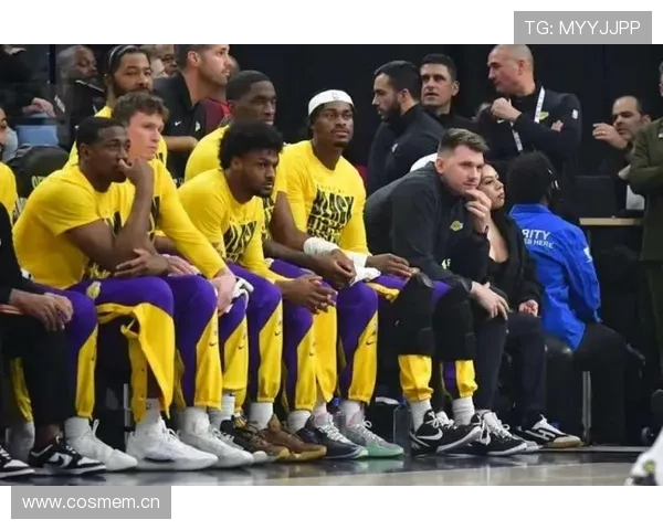 詹姆斯领衔湖人迎战勇士，东契奇助力独行侠冲击季后赛席位